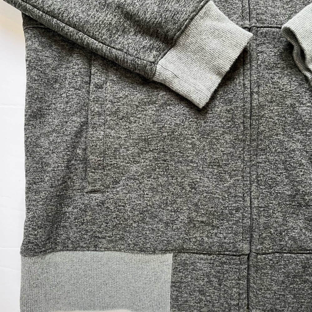 The North Face Men’s Medium Gray Fleece Full Zip Jacket with Shoulder Patch Logo - Picture 2 of 12